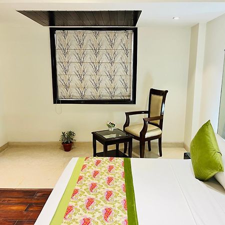 Hotel Aura Ip Grand Karkardooma Metro Station New Delhi Couple Friendly エクステリア 写真
