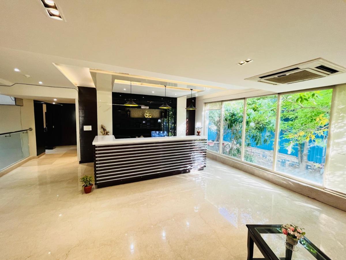 Hotel Aura Ip Grand Karkardooma Metro Station New Delhi Couple Friendly エクステリア 写真
