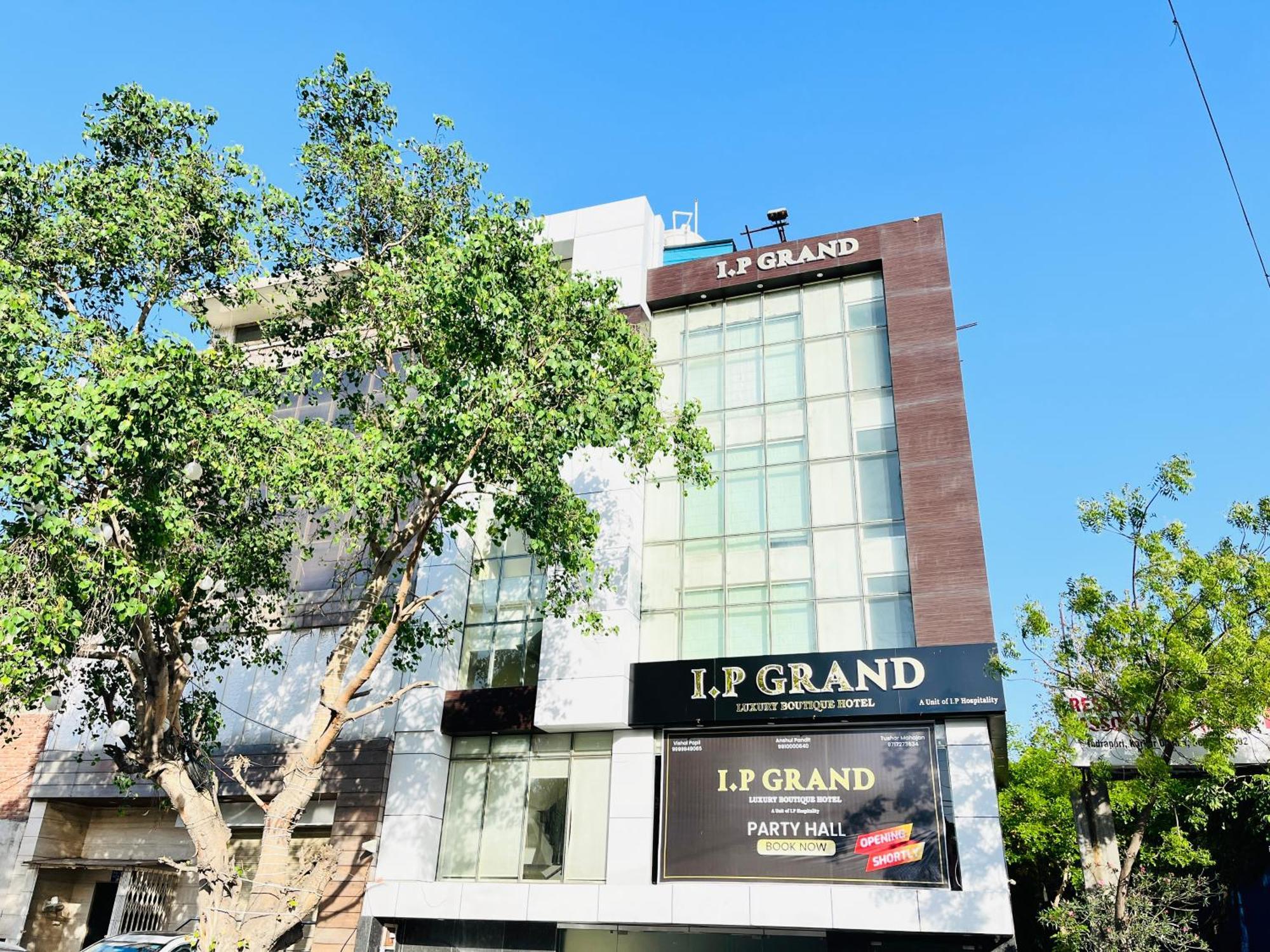 Hotel Aura Ip Grand Karkardooma Metro Station New Delhi Couple Friendly エクステリア 写真
